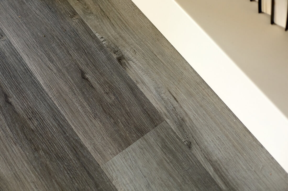SPC-ламинат Home Expert Дуб Горный ручей 1211/68W906