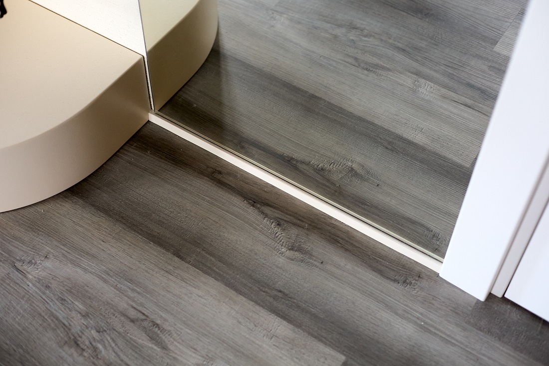 SPC-ламинат Home Expert Дуб Горный ручей 1211/68W906